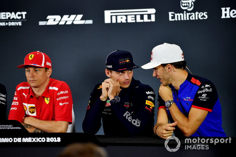Kimi Raikkonen, Ferrari, Max Verstappen, Red Bull Racing et Pierre Gasly, Scuderia Toro Rosso, lors de la conférence de presse