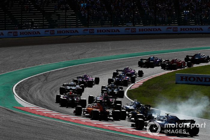 Fernando Alonso, McLaren MCL33, Nico Hulkenberg, Renault Sport F1 Team R.S. 18, y Lance Stroll, Williams FW41