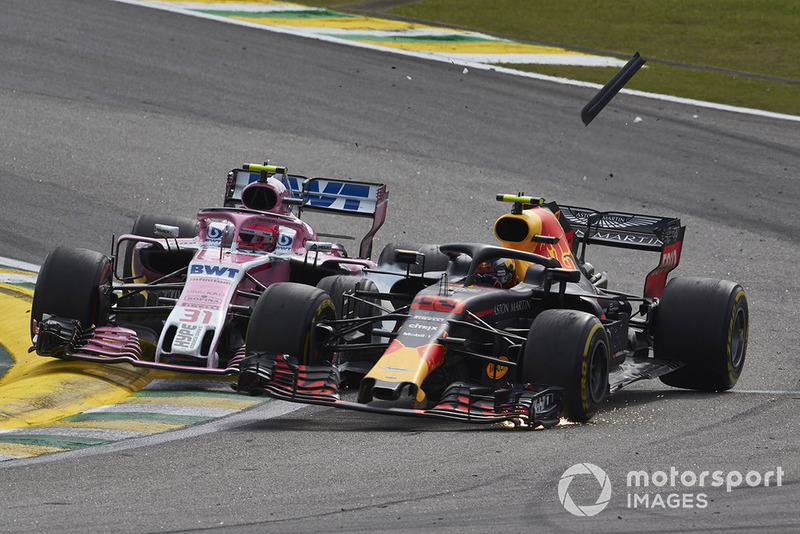Accrochage entre Max Verstappen, Red Bull Racing RB14, et Esteban Ocon, Racing Point Force India VJM11