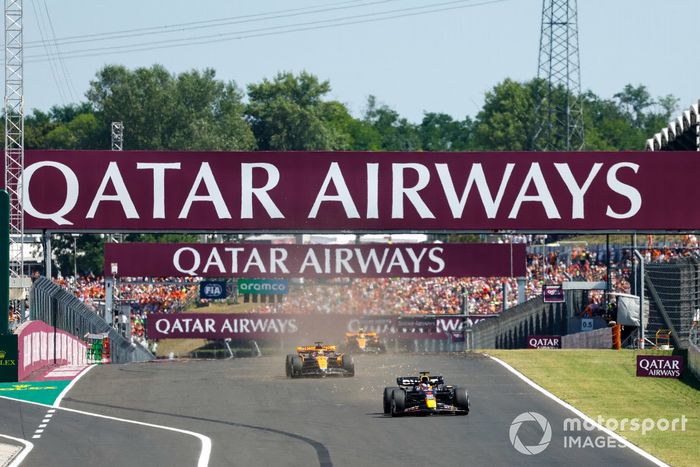 Max Verstappen, Red Bull Racing RB19, Oscar Piastri, McLaren MCL60, Lando Norris, McLaren MCL60