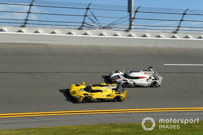 #85 JDC-Miller Motorsports Cadillac DPi, DPi: Matheus Leist, Chris Miller, Tristan Vautier, Juan Piedrahita, #77 Mazda Team Joest Mazda DPi, DPi: Oliver Jarvis, Tristan Nunez, Olivier Pla