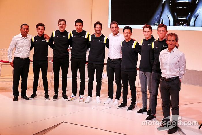 Mia Sharizman, Renault Sport Academy Director, Max Fewtrell, Renault Sport Academy Driver, Christian Lungaard, Renault Sport Academy Driver, Esteban Ocon, Renault F1 Team, Daniel Ricciardo, Renault F1 Team, Cyril Abiteboul, Renault Sport F1 Managing Director, Guanyu Zhou, Renault Sport Academy Driver, Oscar Piastri, Renault Sport Academy Driver, Hadrien David, Renault Sport Academy Driver, Alain Prost, Renault F1 Team Non-Executive Director

