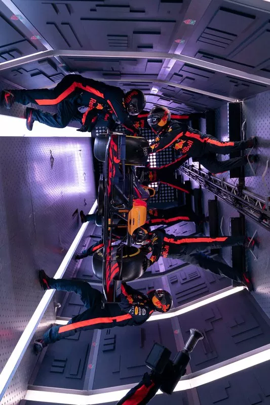 Red Bull Zero-G pit stop
