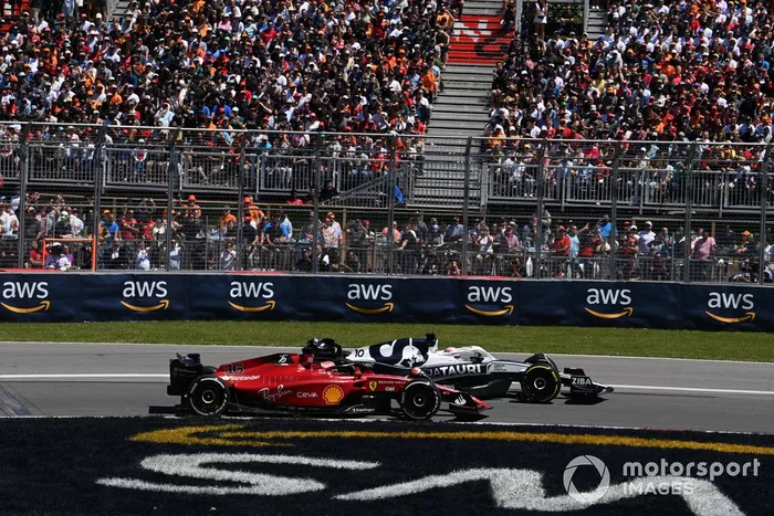 Pierre Gasly, AlphaTauri AT03, lucha con Charles Leclerc, Ferrari F1-75