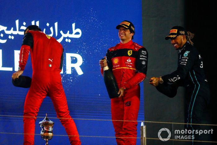 Podio: segundo lugar Carlos Sainz Jr., Ferrari, ganador Charles Leclerc, Ferrari, tercer lugar  Lewis Hamilton, Mercedes-AMG
