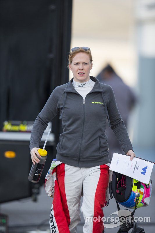 Alice Powell (GP3, Fórmula Renault GB, campeona)