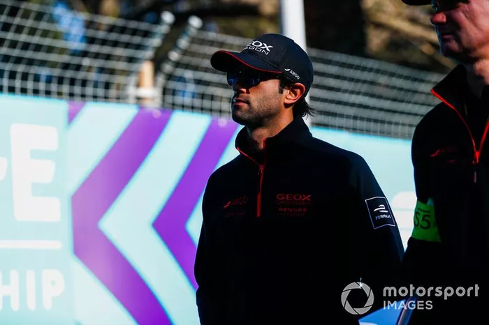 Felipe Nasr, Dragon Racing, Penske EV-3, camina por el circuito