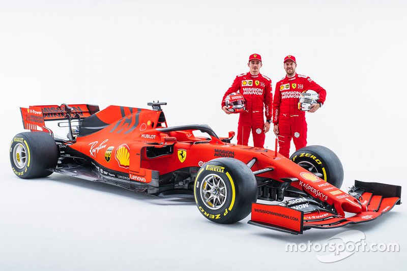 Гонщики Ferrari Шарль Леклер и Себастьян Феттель, автомобиль SF90