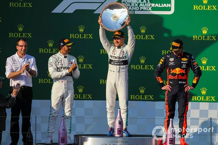 En la primera carrera de 2019, Bottas se impuso a Hamilton, logrando un doblete para Mercedes. Les acompañó en el podio Verstappen