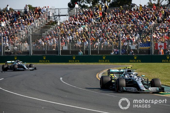 Valtteri Bottas, Mercedes AMG W10, y Lewis Hamilton, Mercedes AMG F1 W10