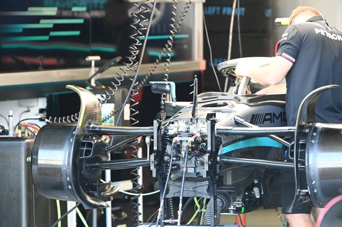 Detalle del frontal del Mercedes W13
