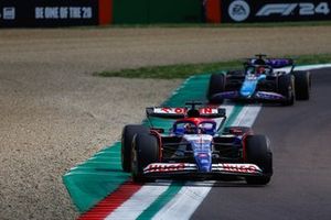 Daniel Ricciardo, RB F1 Team VCARB 01, Esteban Ocon, Alpine A524