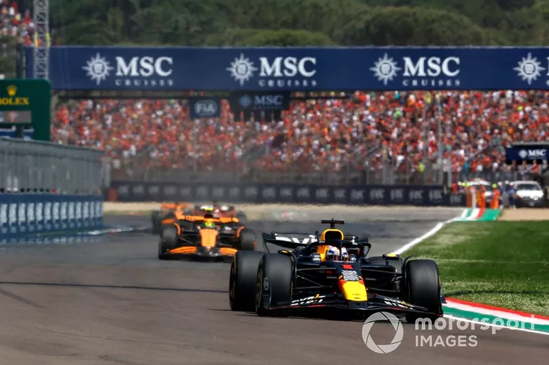 Max Verstappen, Red Bull Racing RB20, Lando Norris, McLaren MCL38, Charles Leclerc, Ferrari SF-24