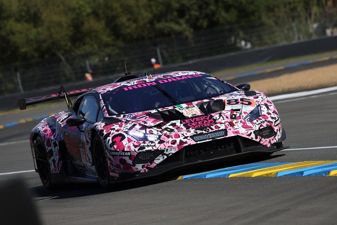 #85 Iron Dames Lamborghini Huracan LMGT3 Evo2 de Sarah Bovy, Michelle Gatting, Rahel Frey 