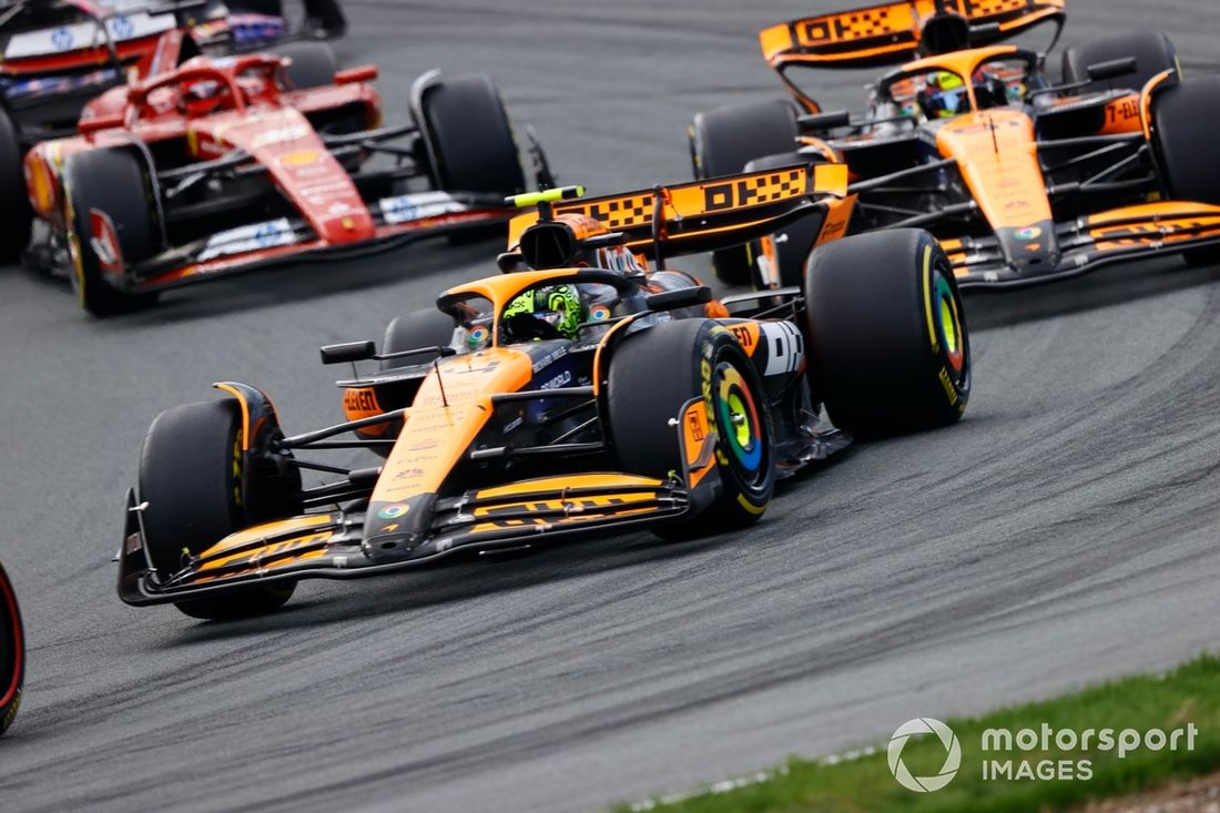 Lando Norris, McLaren MCL38, Oscar Piastri, McLaren MCL38, Charles Leclerc, Ferrari SF-24