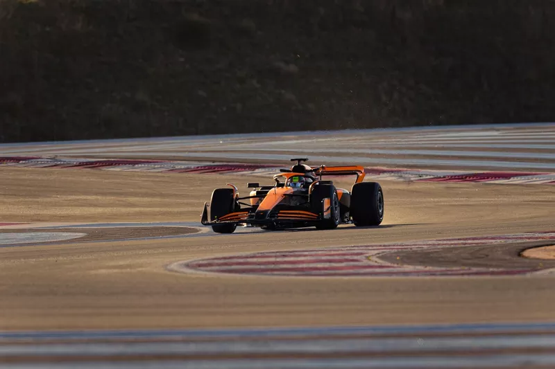Oscar Piastri, McLaren lors des essais Pirelli