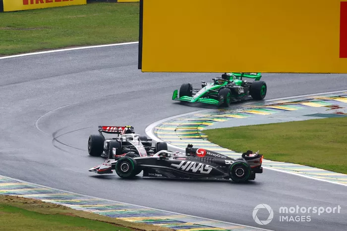 Oliver Bearman, Haas VF-24, spins in front of Nico Hulkenberg, Haas VF-24 