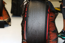 Вкрита шина Mercedes AMG F1 Pirelli