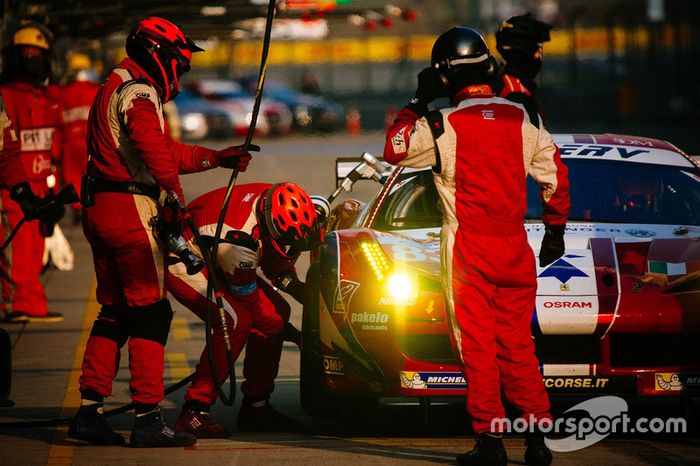 El Ferrari #83 de Francois Perrodo, Emmanuel Collard y Rui Aguas