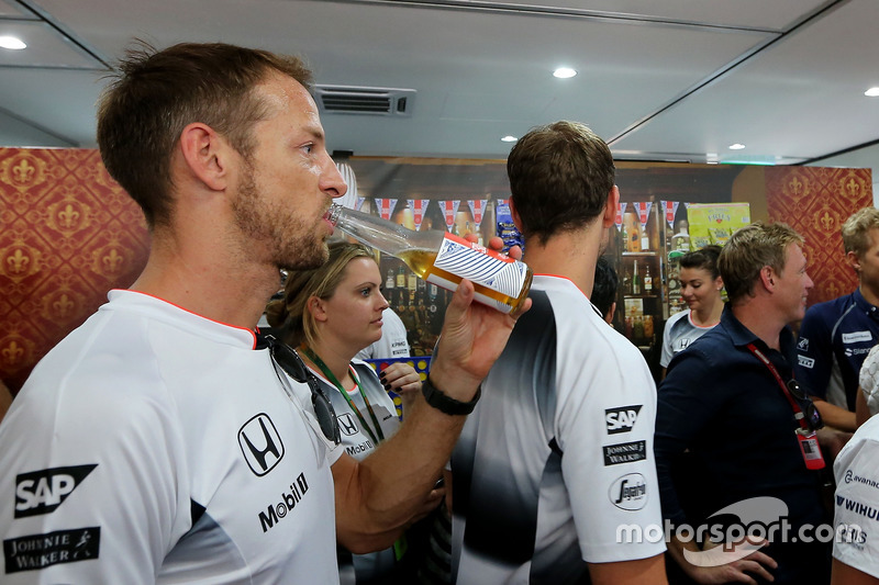 Jenson Button, McLaren Honda celebrates 300 GP