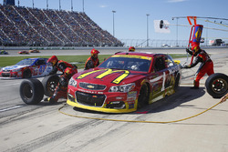 Jamie McMurray, Chip Ganassi Racing Chevrolet, pit stop