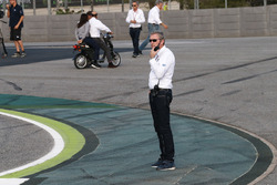 MotoGP-Renndirektor Mike Webb in der Schikane, die Kurve 12 umgeht