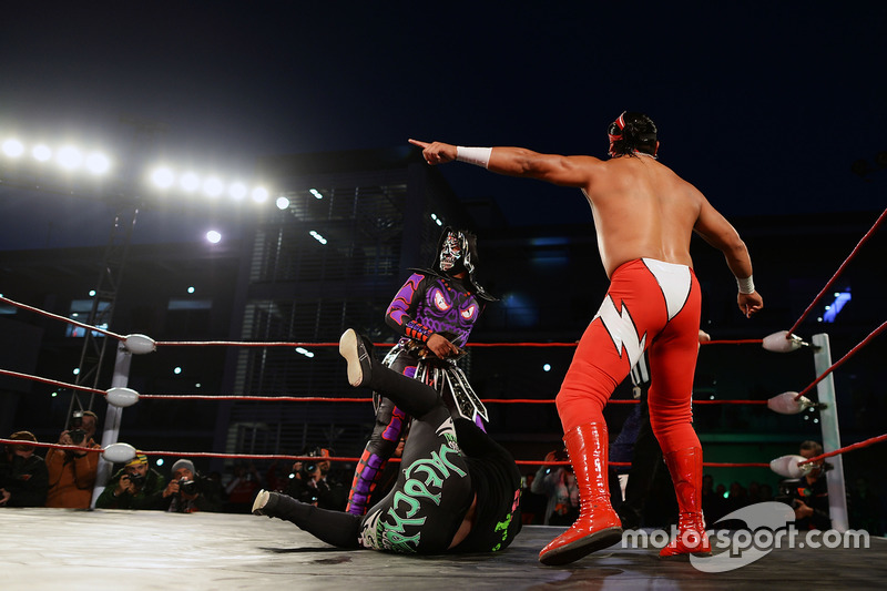 Lucha Libre en el paddock