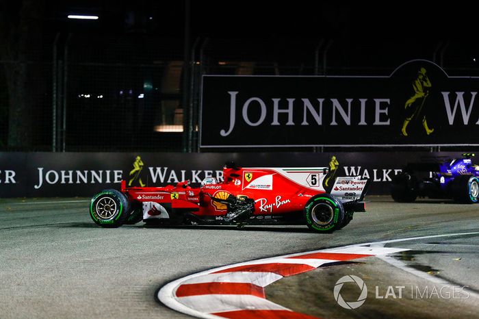 El auto dañado de Sebastian Vettel, Ferrari SF70H