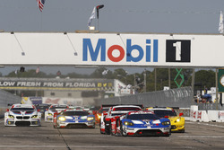 Arrancada GTLM, #66 Ford Performance Chip Ganassi Racing Ford GT: Joey Hand, Dirk Müller, Sébastien