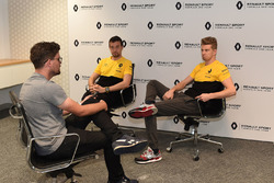 Andrew van Leeuwen, Motorsport.com's Australian editor with Nico Hulkenberg, Renault Sport F1 Team and Jolyon Palmer, Renault Sport F1 Team