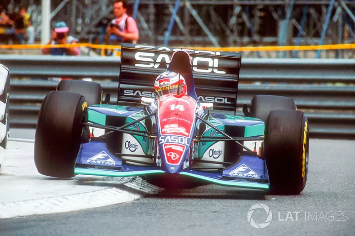 1994: Jordan, 6º no campeonato (19 pts). Com passagens por Jordan, Stewart, Ferrari, Honda, Brawn e Williams, Barrichello conquistou 11 vitórias na carreira - é o 27º na história, empatado com Felipe Massa e Jacques Villeneuve.