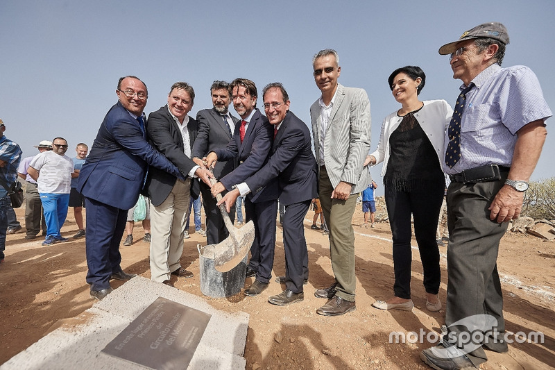 Ceremonia de colocación de la primera piedra