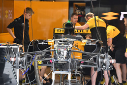 Renault Sport F1 Team RS17 у гаражі