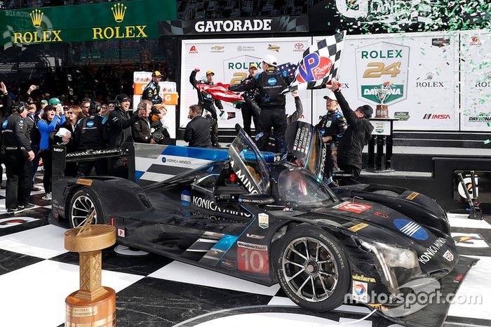 Ganadores #10 Wayne Taylor Racing Cadillac DPi: Ricky Taylor, Jordan Taylor, Max Angelelli, Jeff Gordon