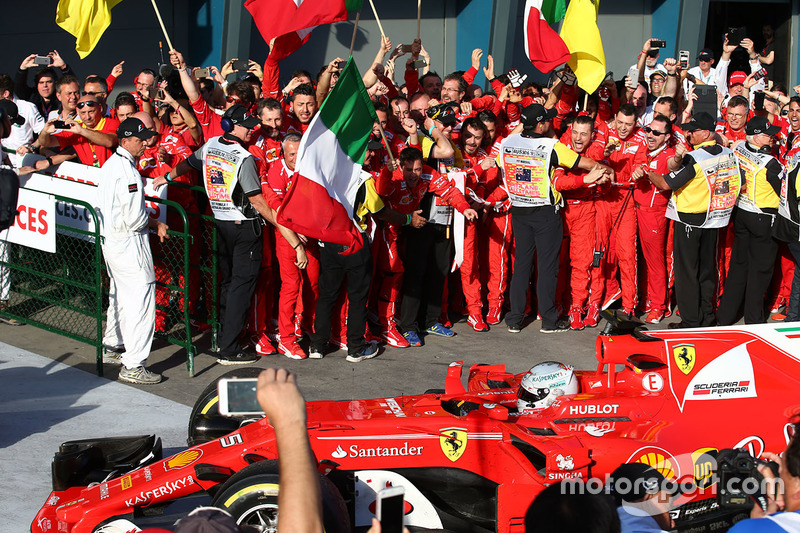 El ganador Sebastian Vettel, Ferrari SF70H