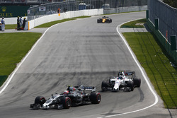 Kevin Magnussen, Haas F1 Team VF-17, Lance Stroll, Williams FW40