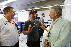Виконавчий директор McLaren Technology GroupЗак Браун, Фернандо Алонсо, McLaren, актор Майкл Дуглас