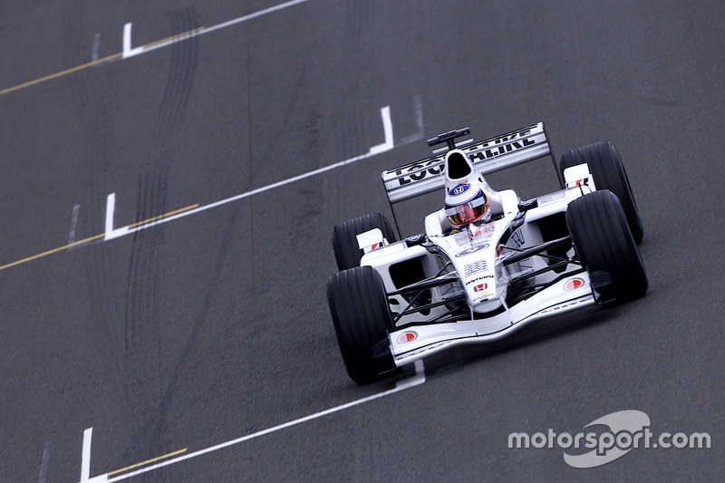 BAR en el Gran Premio de Gran Bretaña de 2001: en lugar de Lucky Strike, las palabras 'Look Alike' aparecieron de nuevo en el coche del equipo