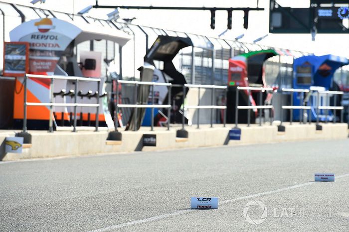 Marcas en pit lane para cambio de moto