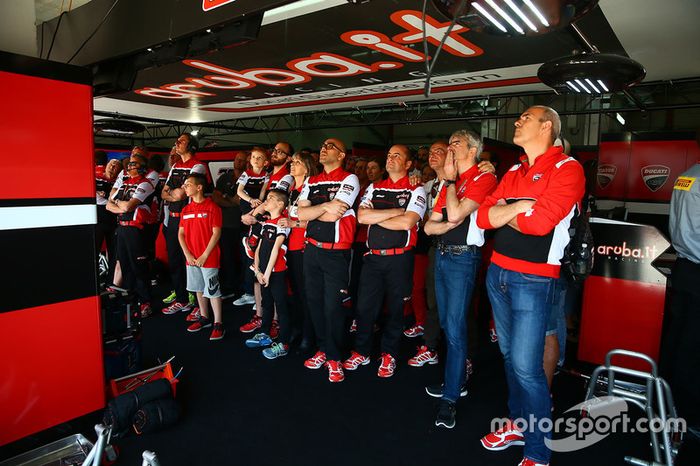 Ambiente en el garaje del Ducati Team