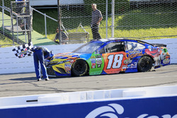 Yarış galibi Kyle Busch, Joe Gibbs Racing Toyota