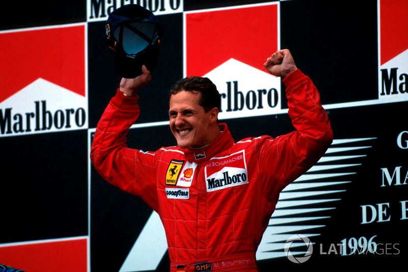 Podium : le vainqueur Michael Schumacher, Ferrari F310