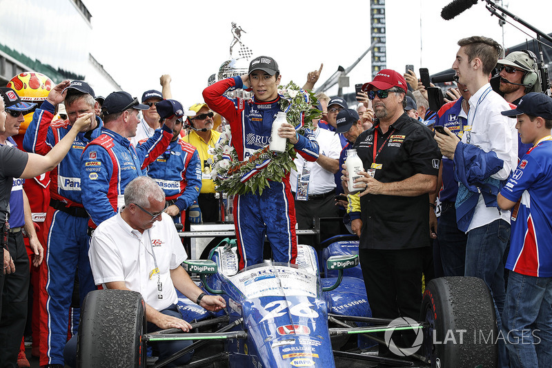 Winner Takuma Sato, Andretti Autosport Honda celebrates