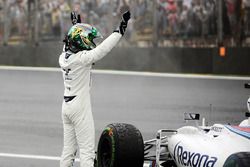 Felipe Massa, Williams FW38 saluda a los aficionados