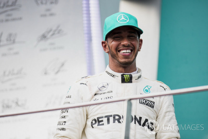Lewis Hamilton foi o segundo, aumentando a diferença na ponta sobre Vettel: 34 pontos.