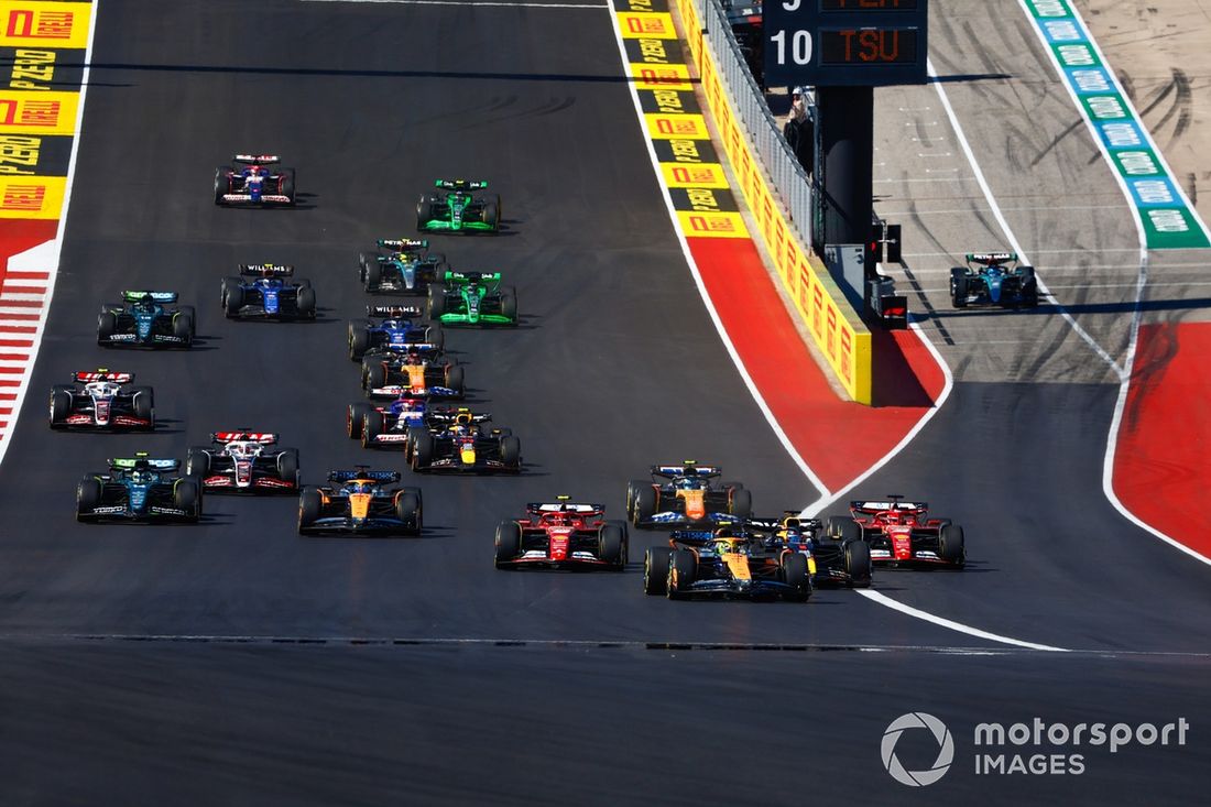 Lando Norris, McLaren MCL38, Max Verstappen, Red Bull Racing RB20, Charles Leclerc, Ferrari SF-24, Carlos Sainz, Ferrari SF-24, Oscar Piastri, McLaren MCL38, Pierre Gasly, Alpine A524, Fernando Alonso, Aston Martin AMR24, el resto de la parrilla a