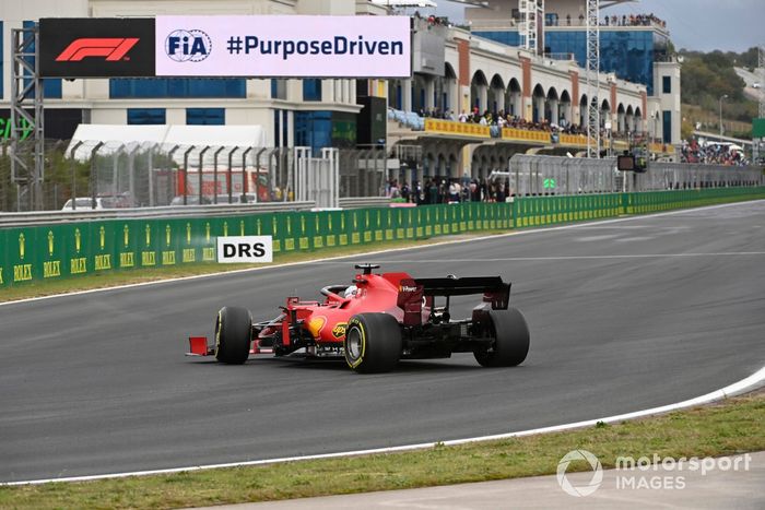 Charles Leclerc, Ferrari SF21, hace un trompo