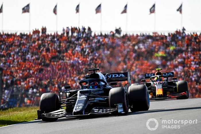 Yuki Tsunoda, AlphaTauri AT02, Sergio Pérez, Red Bull Racing RB16B