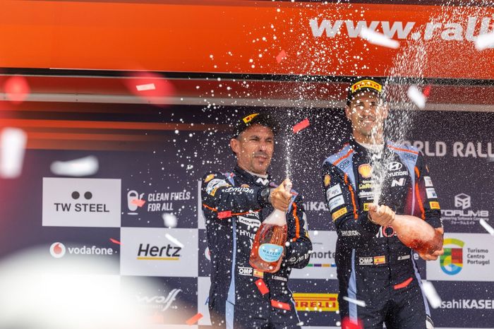 Podio: Dani Sordo, Candido Carrera, Hyundai World Rally Team Hyundai i20 N Rally1