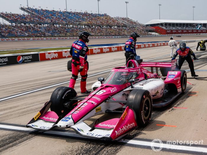 Helio Castroneves, Meyer Shank Racing Honda, parada en boxes